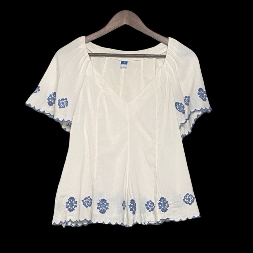 Old Navy Women Peasant Blouse Small White Blue Embroidered Scalloped Boho Top